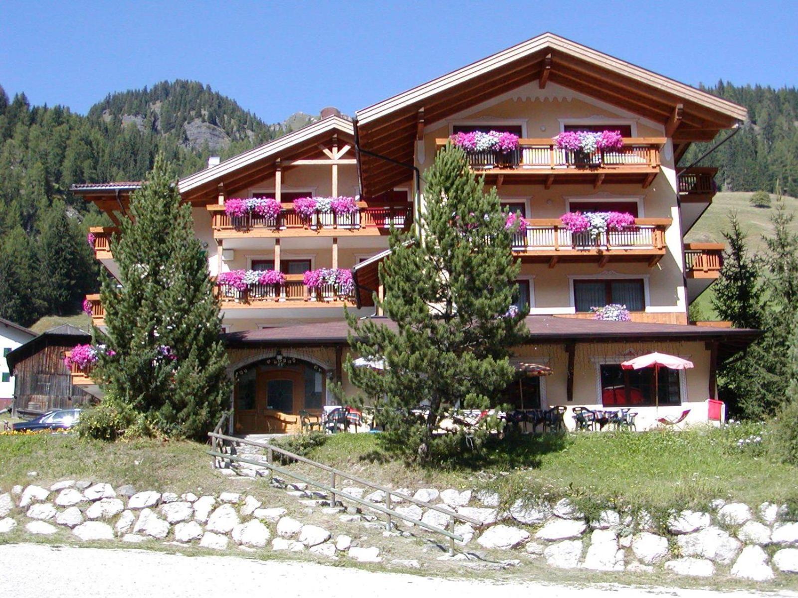 Hotel Dolomites Inn Canazei Εξωτερικό φωτογραφία