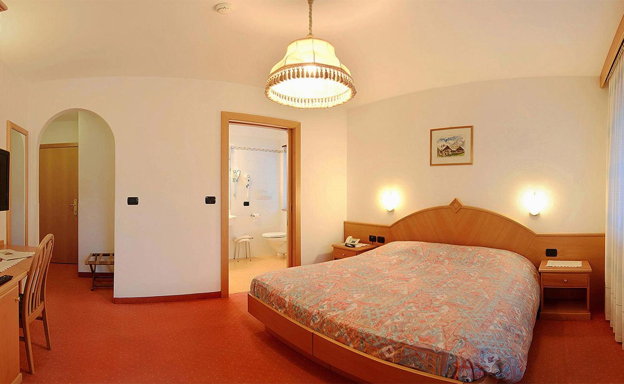 Hotel Dolomites Inn Canazei Δωμάτιο φωτογραφία