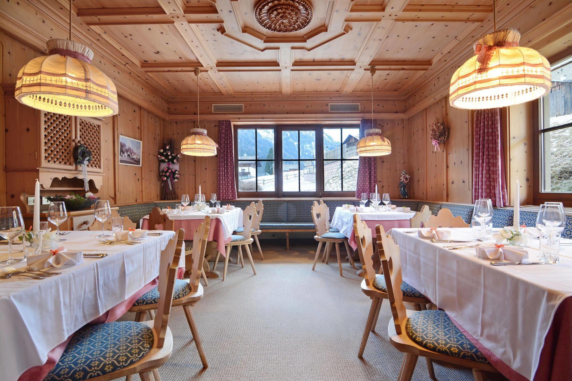 Hotel Dolomites Inn Canazei Εξωτερικό φωτογραφία